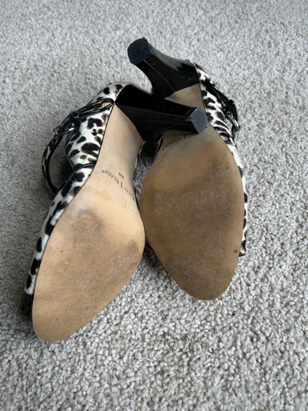 WHITE HOUSE BLACK MARKET OPEN TOE LEOPARD PRINT PONY HAIR HEELS - Picture 5 of 6